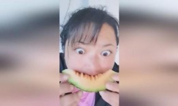 农村女网红吃瓜图片,揭秘乡村生活新风尚