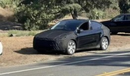 最新爆料特斯拉,自动驾驶系统升级，未来出行新篇章即将开启”